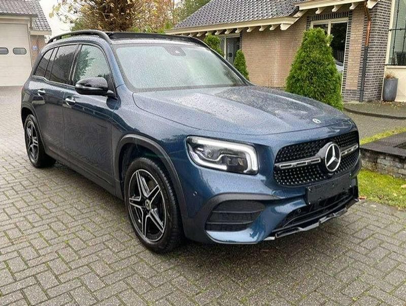 Blauw Gebruikt 2023 Mercedes GLB200 AMG line SUV | € 27.400 - Afbeelding 1/4