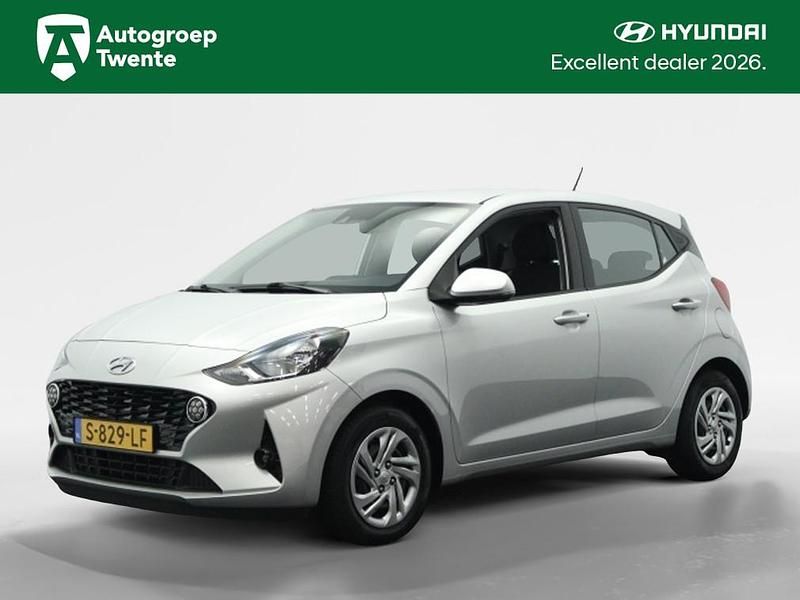 Occasion Hyundai i10 Comfort 67 PK (49 kW) 2023 Sleek silver (grijs metallic) Hatchback