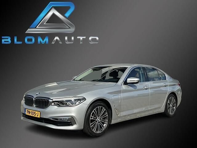 Grijs, metallic lak Gebruikt 2017 BMW 530e Comfort Edition Sedan | € 22.890 (Eerlijke prijs) - Afbeelding 1/4