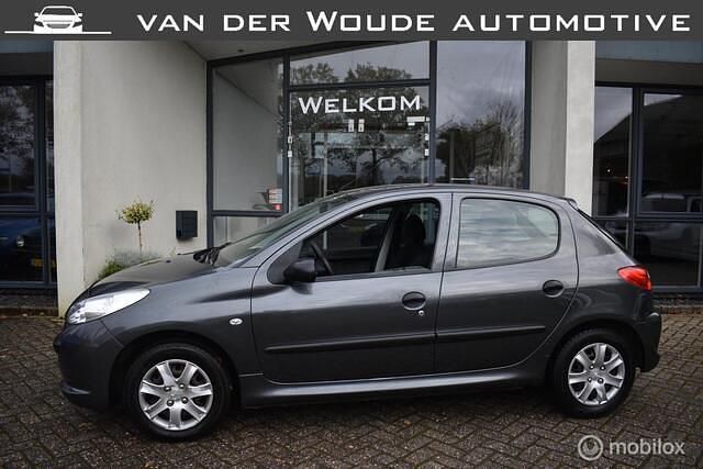 Grijs Gebruikt 2012 Peugeot 206+ Urban Move Hatchback | € 3.499 (Eerlijke prijs) - Afbeelding 1/4