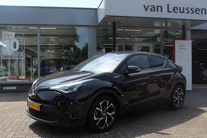 Zwart, metallic lak Gebruikt 2020 Toyota C-HR Edition SUV | € 18.840 (Goede deal) - Afbeelding 1/4