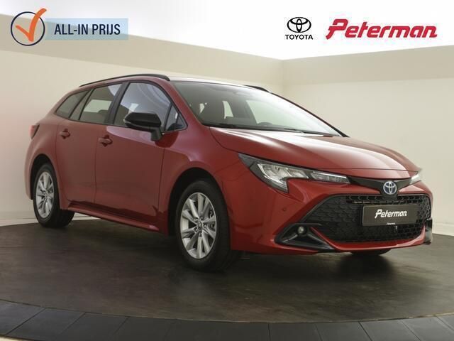 Rood Nieuw 2025 Toyota Corolla Hybrid Active Stationwagen | € 34.899 (Duur) - Afbeelding 1/4