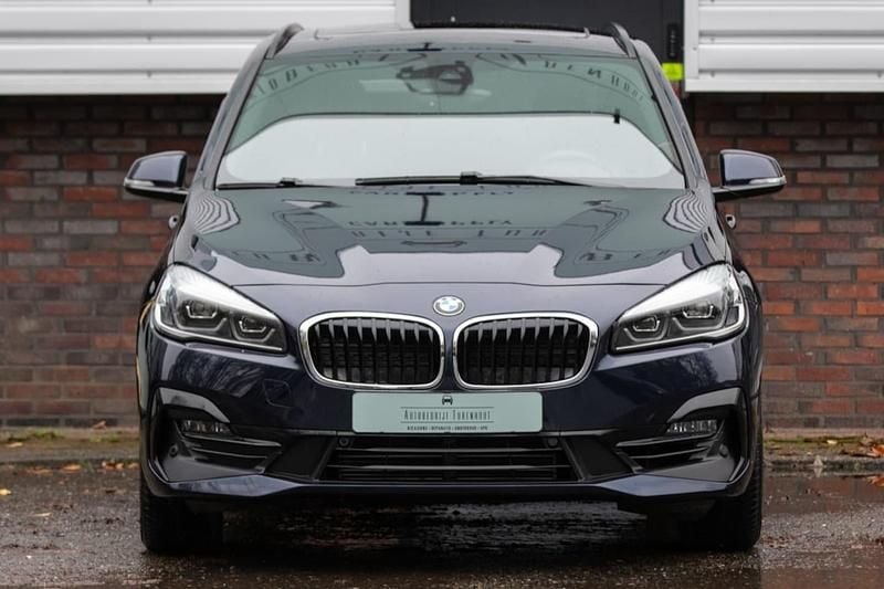 Blauw (metallic) Gebruikt 2019 BMW 218 Sport Line Stationwagen | € 20.950 (Super prijs) - Afbeelding 1/4