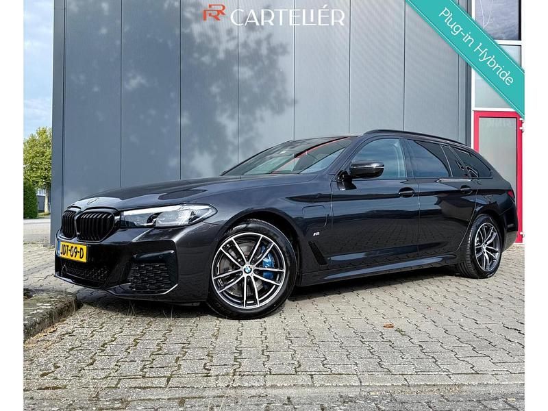 Grijs Gebruikt 2021 BMW 530 M Sport Stationwagen | € 38.675 (Iets duurder) - Afbeelding 1/4
