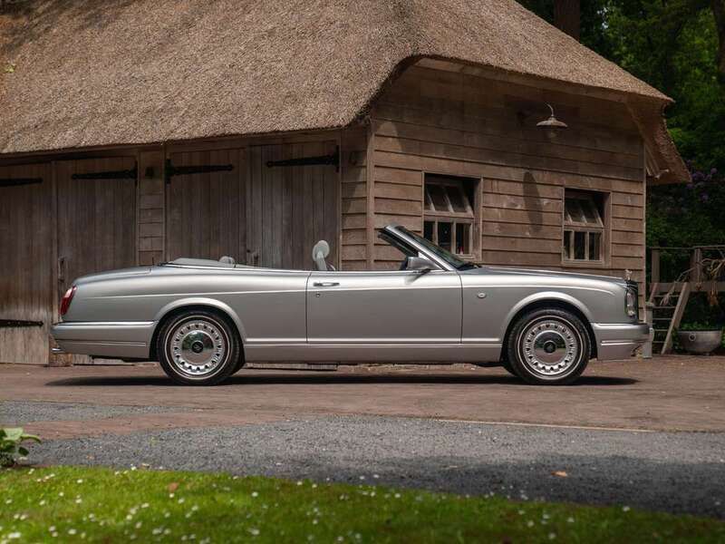 Grijs, metallic lak Gebruikt 1999 Rolls Royce Corniche Cabriolet | € 149.500 - Afbeelding 1/4