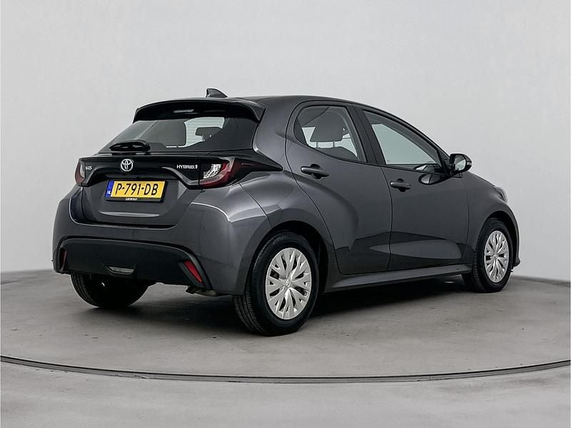 Occasion Toyota Yaris Hybrid Active 116 PK (85 kW) 2022 Grijs Hatchback