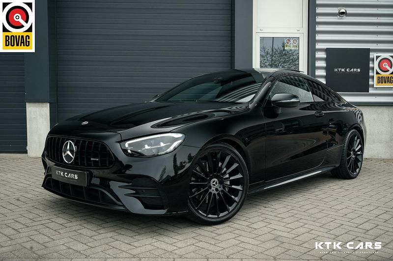 Zwart Gebruikt 2021 Mercedes E200 AMG line Coupé | € 46.950 (Eerlijke prijs) - Afbeelding 1/4
