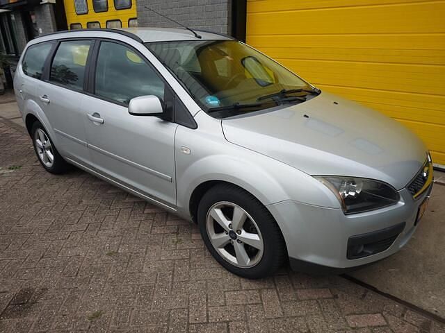 Occasion Ford Focus Ambiente 125 PK (91 kW) 2008 Grijs (metallic) Stationwagen