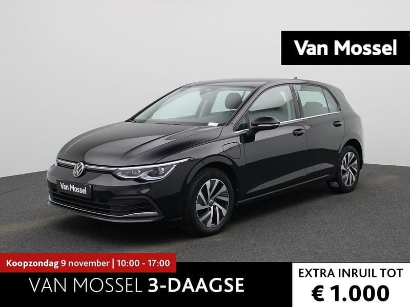 Zwart Gebruikt 2021 VW Golf VIII Style Hatchback | € 22.700 (Goede deal) - Afbeelding 1/4