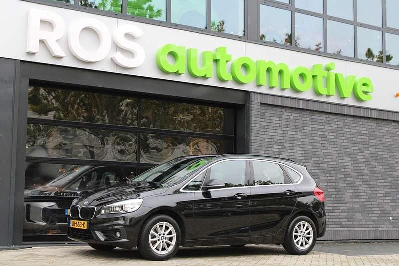 Zwart Gebruikt 2016 BMW 218 Active Tourer MPV | € 11.950 (Goede deal) - Afbeelding 1/4