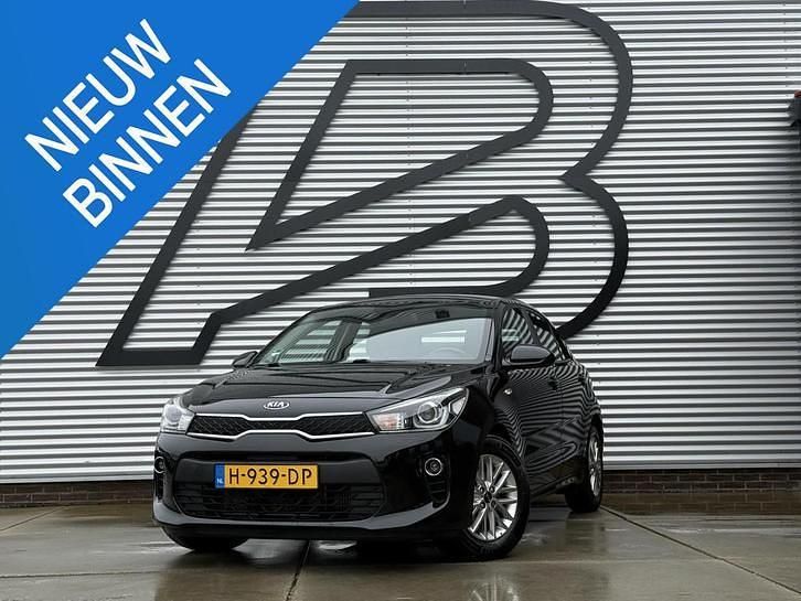 Zwart Occasion 2020 Kia Rio Hatchback | € 10.943 (Eerlijke prijs) - Afbeelding 1/4