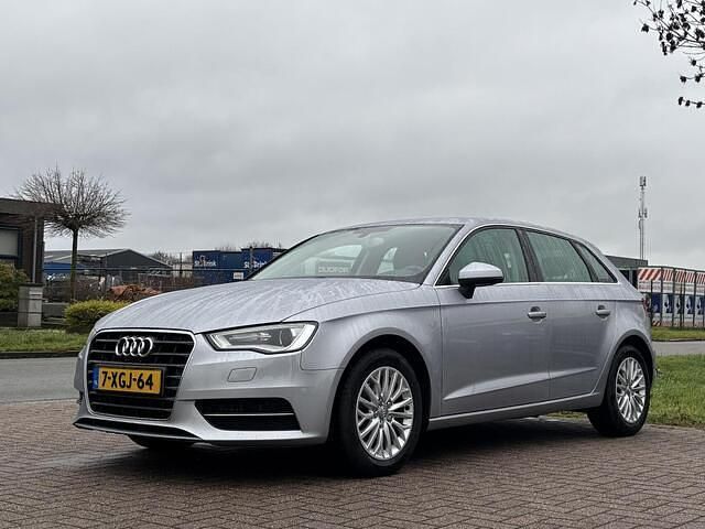 Grijs Occasion 2014 Audi A3 Sportback Ambiente Hatchback | € 12.900 (Goede deal) - Afbeelding 1/4