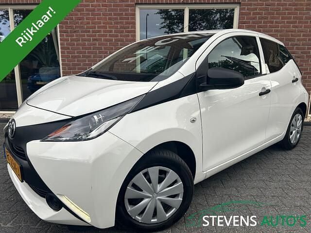 Wit Gebruikt 2017 Toyota Aygo Hatchback | € 6.444 (Goede deal) - Afbeelding 1/4