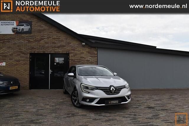 Grijs, andere lak Gebruikt 2016 Renault Mégane III Bose Edition Hatchback | € 9.900 (Eerlijke prijs) - Afbeelding 1/4