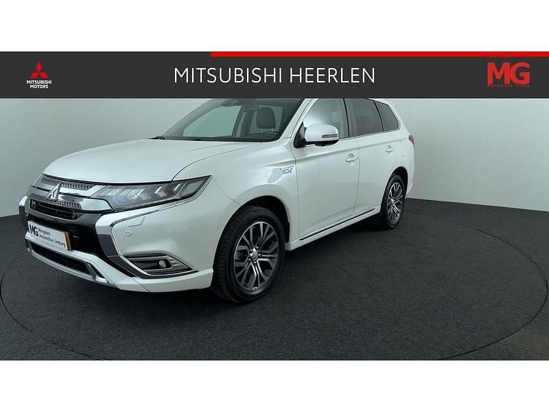 Wit Gebruikt 2020 Mitsubishi Outlander Intense+ SUV | € 24.950 (Eerlijke prijs) - Afbeelding 1/4