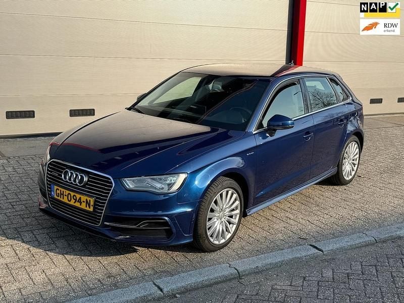 Occasion Audi A3 Sportback e-tron Attraction 2015 Blauw Hatchback