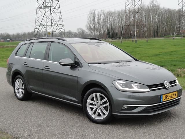 Grijs Gebruikt 2019 VW Golf VII Highline Stationwagen | € 18.995 (Super prijs) - Afbeelding 1/4