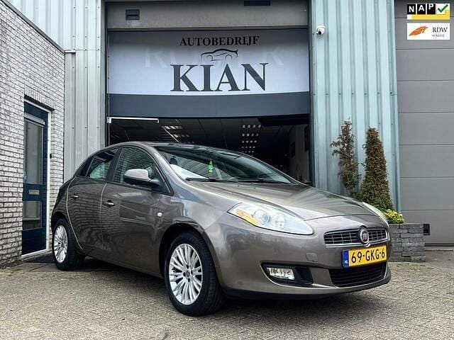 Bruin Gebruikt 2008 Fiat Bravo Hatchback | € 1.950 (Eerlijke prijs) - Afbeelding 1/4