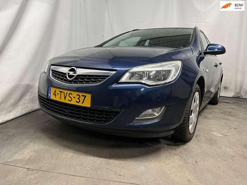 Blauw (metallic) Occasion 2012 Opel Astra Cosmo Stationwagen | € 1.495 (Super prijs) - Afbeelding 1/4