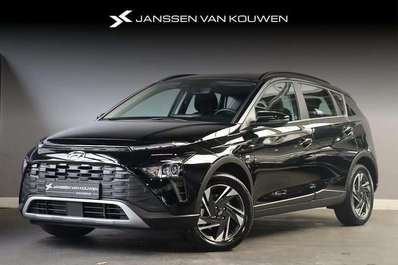 Zwart Gebruikt 2024 Hyundai Bayon Comfort SUV | € 24.845 (Eerlijke prijs) - Afbeelding 1/4