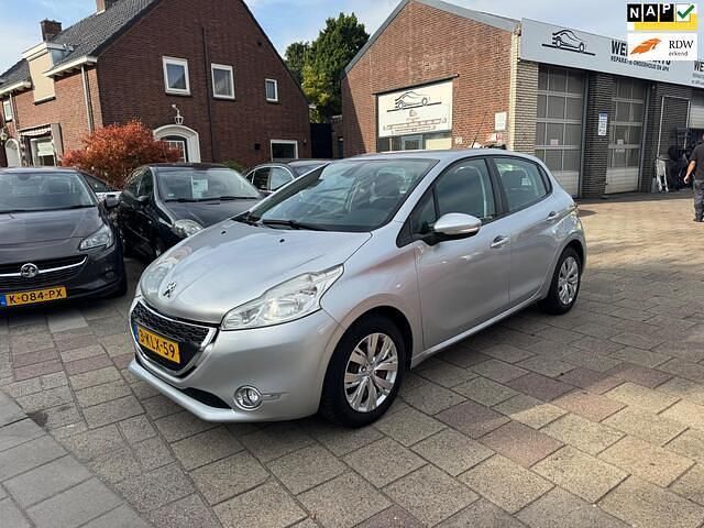 Grijs Gebruikt 2013 Peugeot 208 Envy Hatchback | € 4.650 (Goede deal) - Afbeelding 1/4