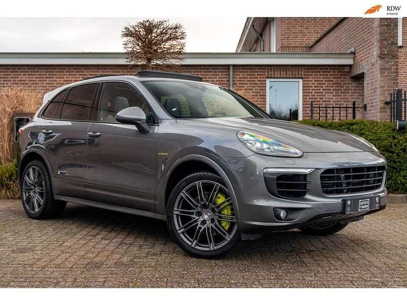 Grijs Gebruikt 2016 Porsche Cayenne Platinum Edition SUV | € 36.950 (Eerlijke prijs) - Afbeelding 1/4