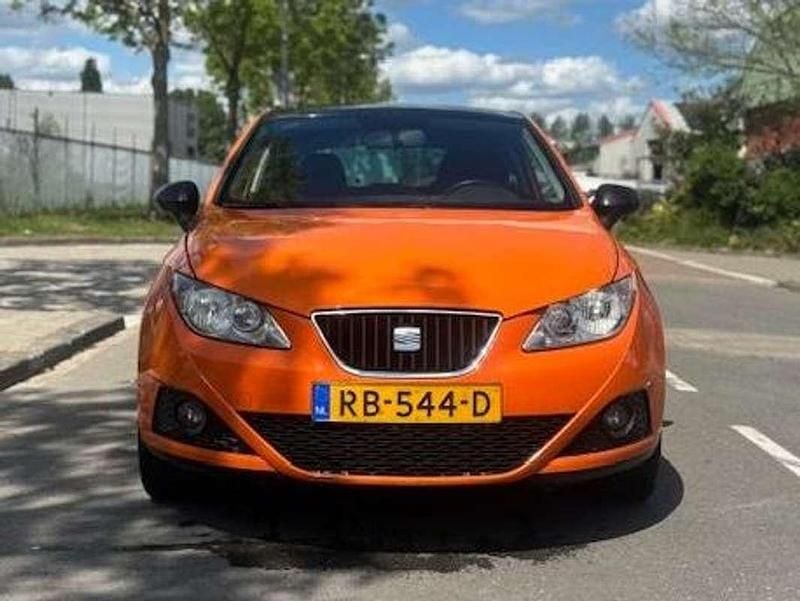 Oranje Gebruikt 2009 Seat Ibiza SC Reference Hatchback | € 1.850 (Eerlijke prijs) - Afbeelding 1/4