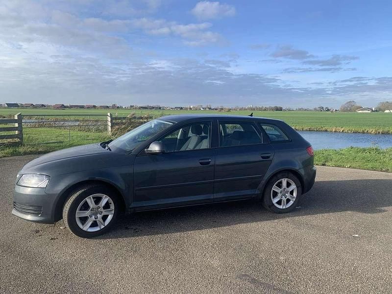 Grijs Gebruikt 2009 Audi A3 Stationwagen | € 2.400 (Super prijs) - Afbeelding 1/4