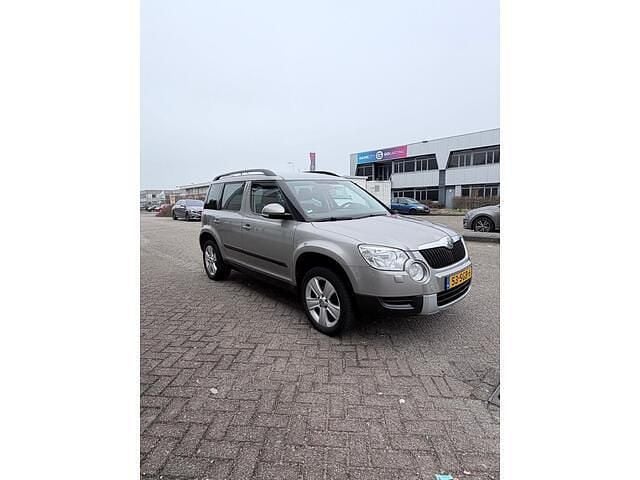 Occasion Skoda Yeti Tour 105 PK (77 kW) 2011 Beige SUV