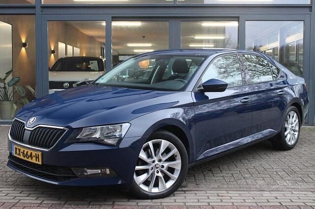 Blauw Gebruikt 2017 Skoda Superb Business Line Hatchback | € 11.950 (Eerlijke prijs) - Afbeelding 1/4