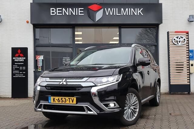 Zwart Gebruikt 2021 Mitsubishi Outlander Intense+ SUV | € 24.995 (Eerlijke prijs) - Afbeelding 1/4