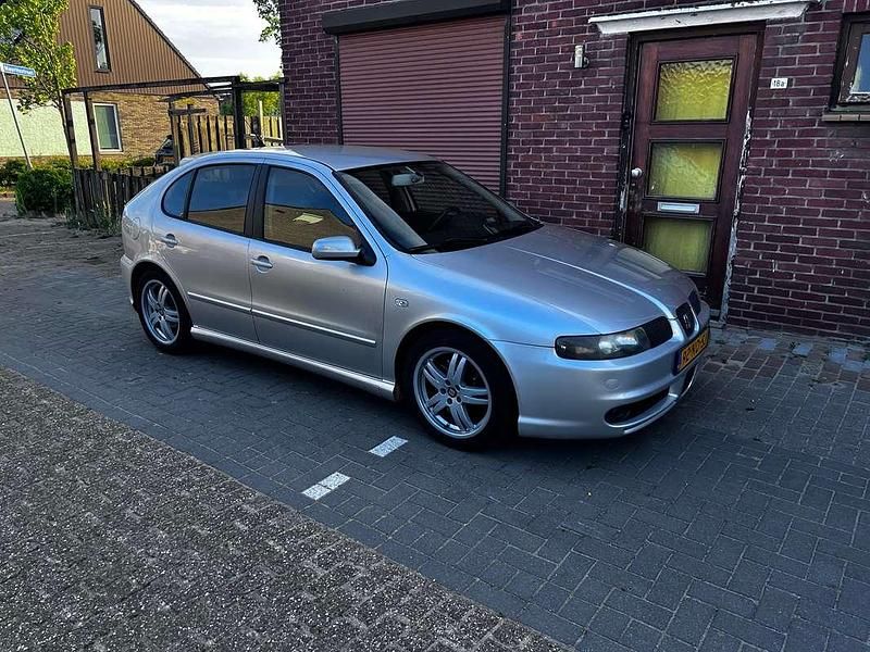 Occasion Seat Leon 204 PK (150 kW) 2003 Zilver Hatchback