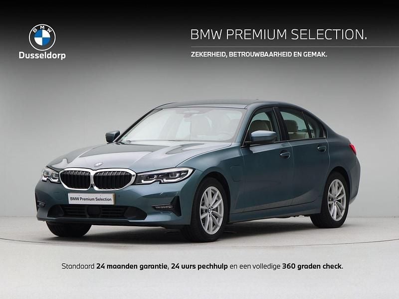 Blauw Occasion 2021 BMW 330e Comfort Edition Sedan | € 29.950 (Super prijs) - Afbeelding 1/4