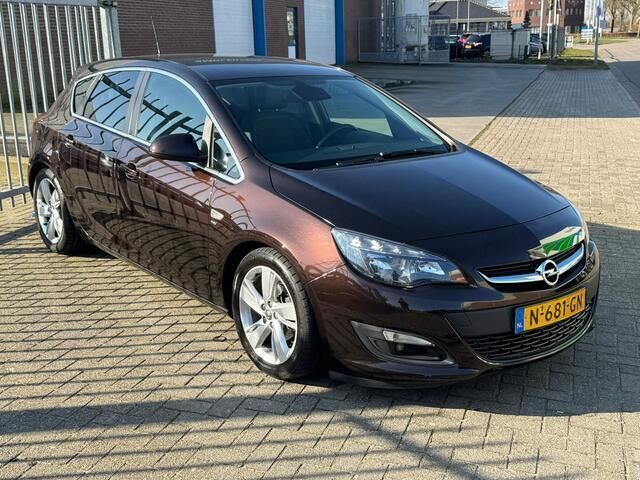 Occasion Opel Astra Energy 140 PK (102 kW) 2014 Bruin, metallic lak Hatchback