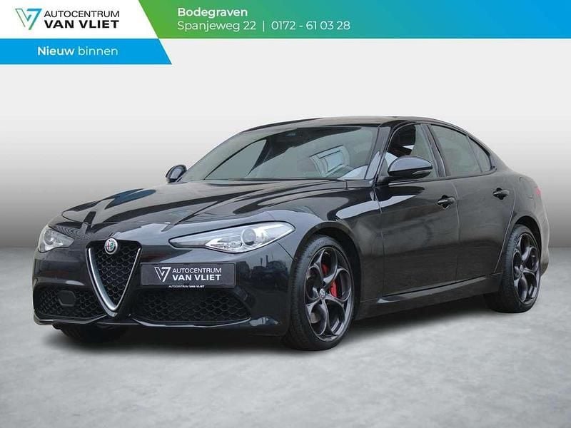 Zwart Occasion 2020 Alfa Romeo Giulia Super Sedan | € 28.900 (Eerlijke prijs) - Afbeelding 1/4