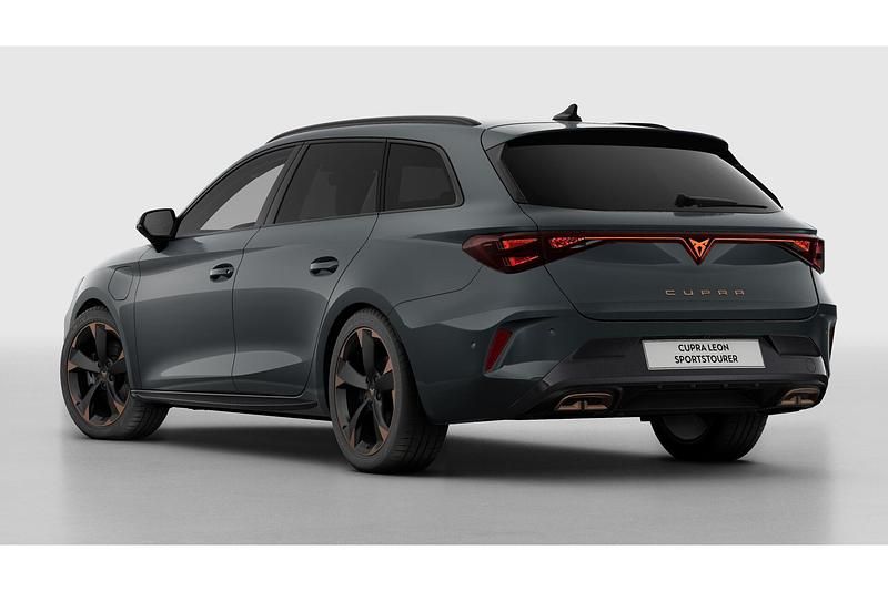 Nieuw Cupra Leon 2025 Fiord blue Stationwagen