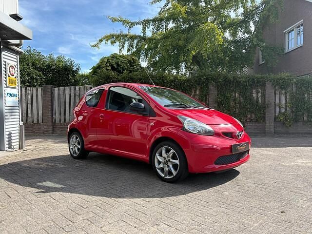 Occasion Toyota Aygo Comfort 68 PK (50 kW) 2006 Rood Hatchback