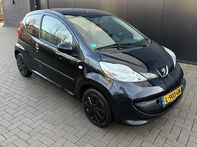 Zwart Occasion 2008 Peugeot 107 Hatchback | € 1.150 (Goede deal) - Afbeelding 1/4