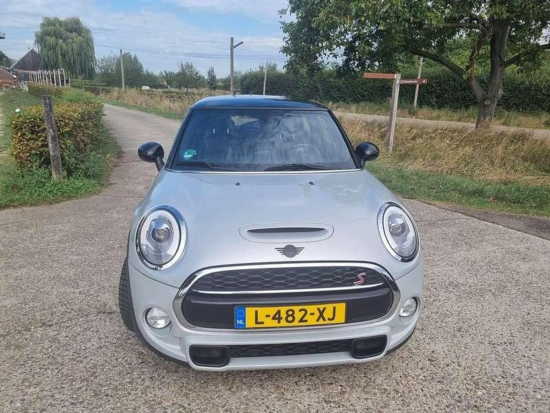 Zilver Gebruikt 2018 Mini Cooper S Chili Hatchback | € 19.750 (Eerlijke prijs) - Afbeelding 1/4