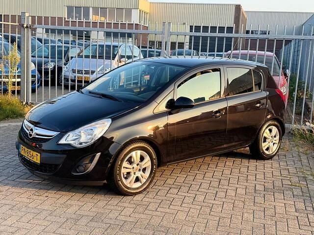 Zwart Gebruikt 2011 Opel Corsa Selection Hatchback | € 4.490 (Iets duurder) - Afbeelding 1/4