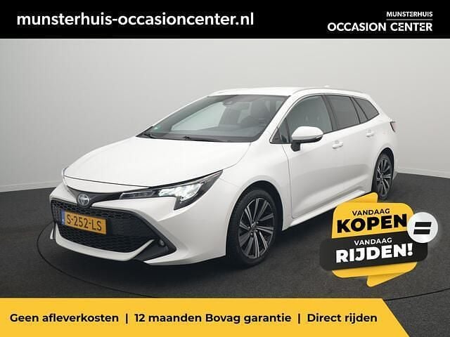 Wit Gebruikt 2023 Toyota Corolla Stationwagen | € 23.495 (Goede deal) - Afbeelding 1/4