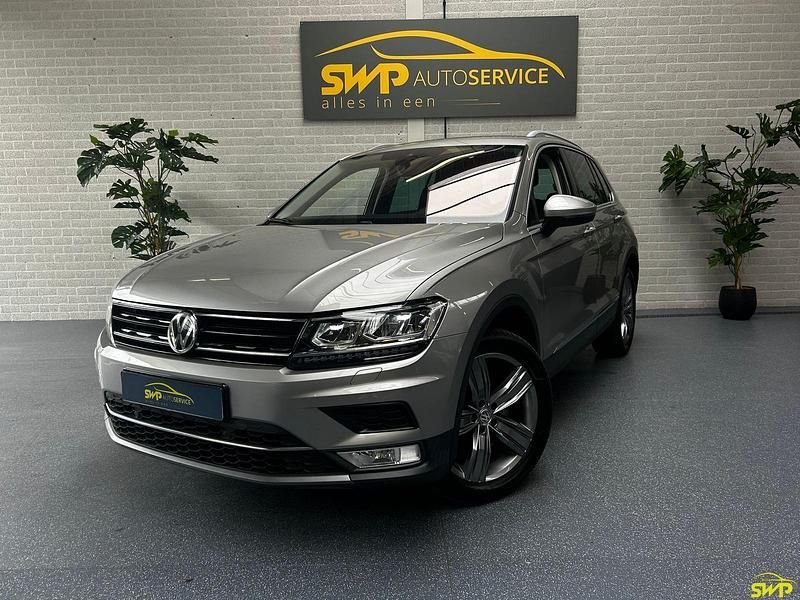 Grijs Gebruikt 2017 VW Tiguan Highline SUV | € 21.950 (Super prijs) - Afbeelding 1/4