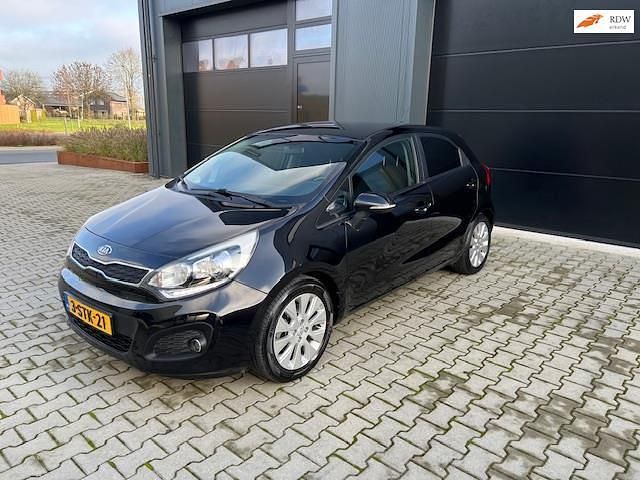 Zwart Gebruikt 2012 Kia Rio Hatchback | € 3.950 (Goede deal) - Afbeelding 1/4
