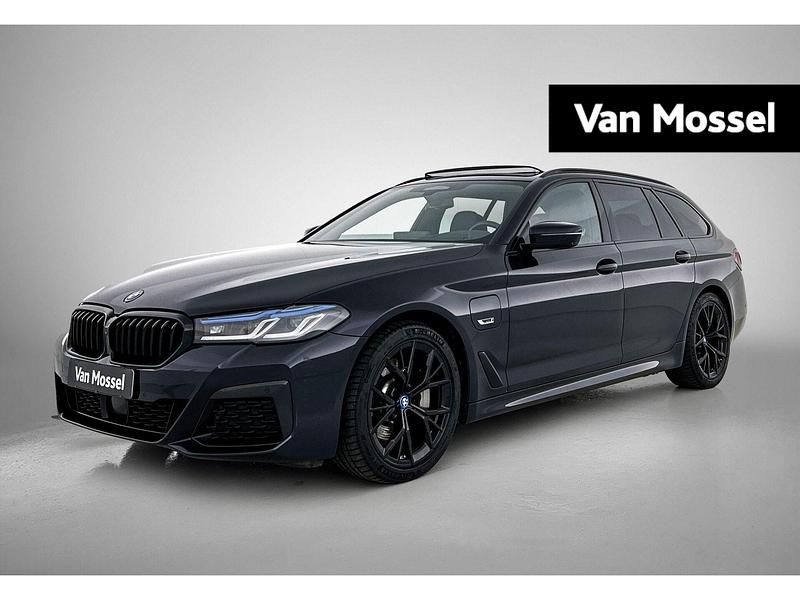 Zwart Gebruikt 2022 BMW 530 Stationwagen | € 43.400 (Eerlijke prijs) - Afbeelding 1/4