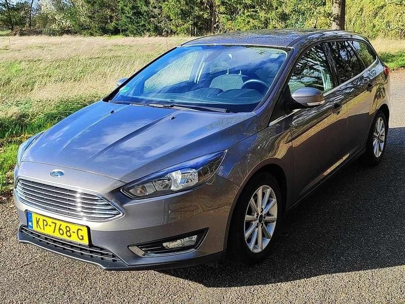 Bruin Gebruikt 2016 Ford Focus Titanium Stationwagen | € 6.100 (Goede deal) - Afbeelding 1/4