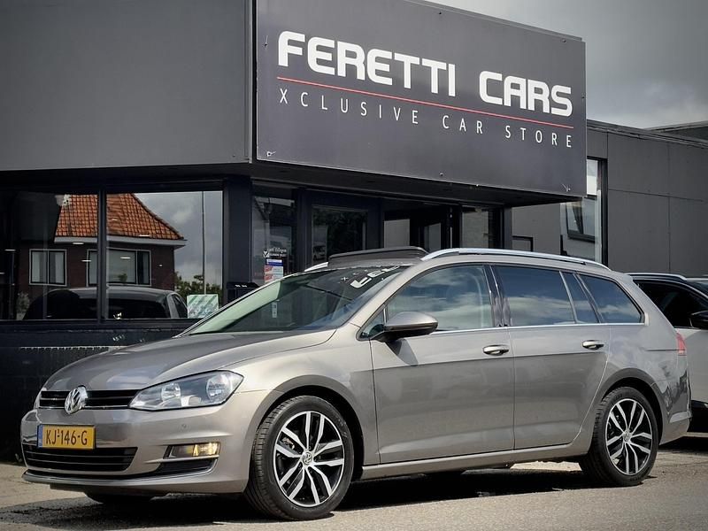 Grijs, metallic lak Gebruikt 2016 VW Golf VII Stationwagen | € 8.900 (Iets duurder) - Afbeelding 1/4