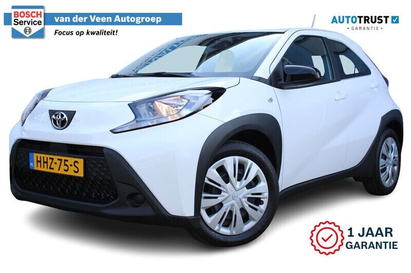 Wit Gebruikt 2024 Toyota Aygo Play Hatchback | € 17.950 (Eerlijke prijs) - Afbeelding 1/4
