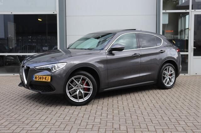 Grijs Gebruikt 2018 Alfa Romeo Stelvio SUV | € 25.950 (Goede deal) - Afbeelding 1/4