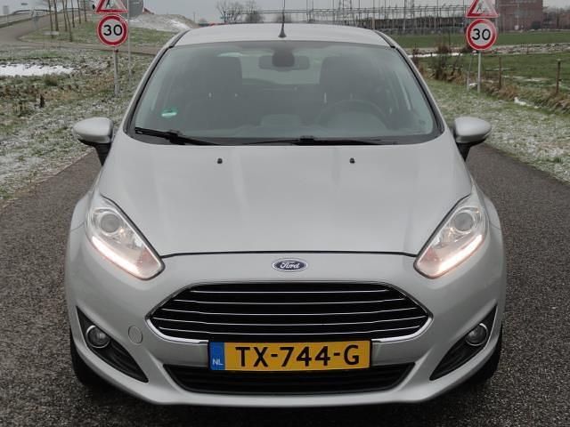 Occasion Ford Fiesta Titanium 101 PK (74 kW) 2014 Grijs Hatchback