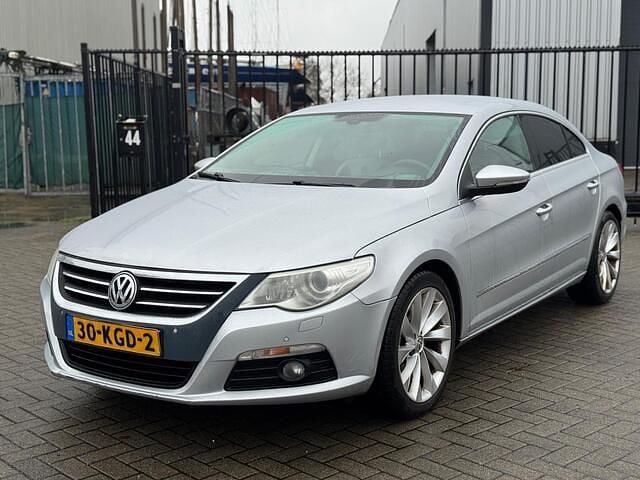 Grijs Occasion 2009 VW Passat Sedan | € 3.950 (Eerlijke prijs) - Afbeelding 1/4